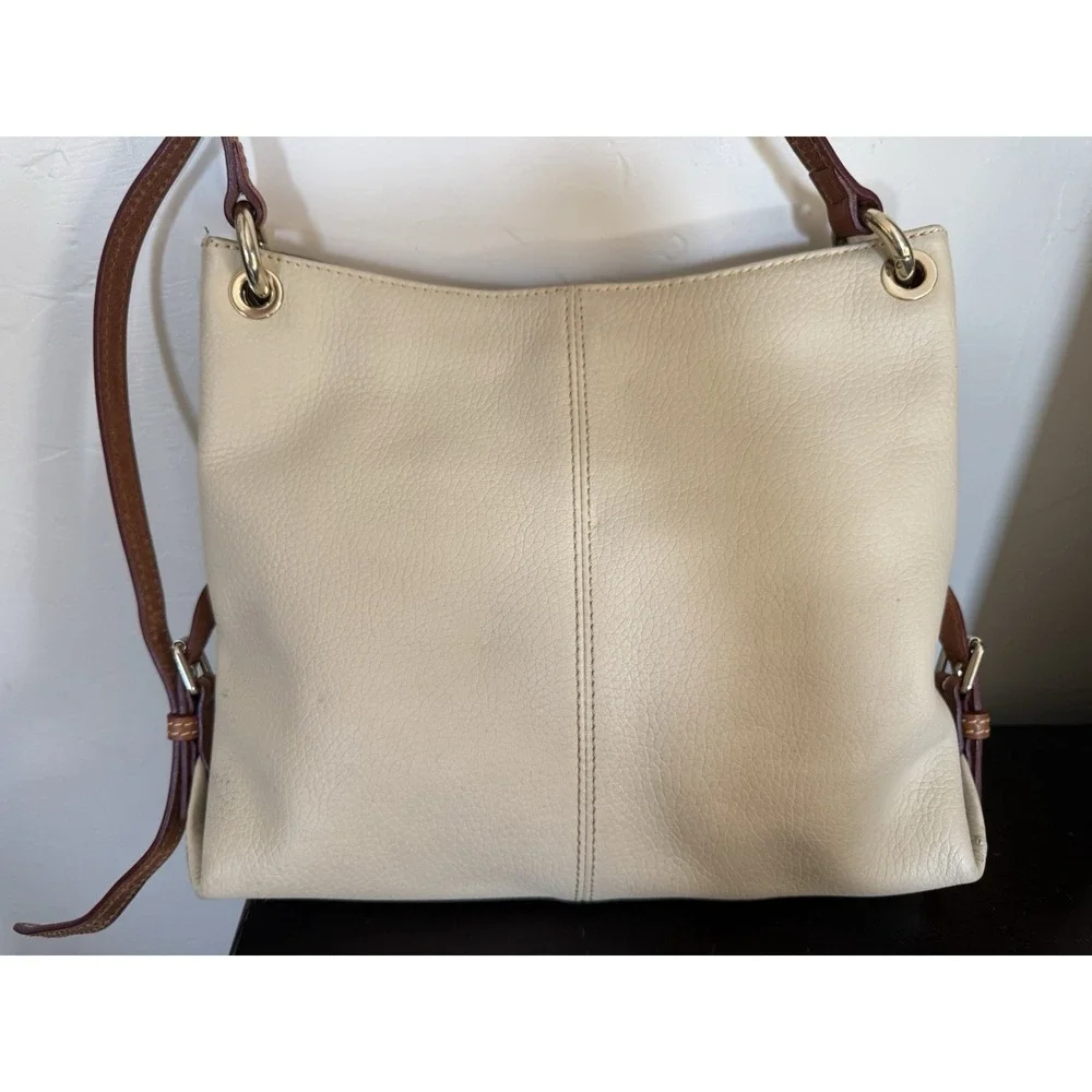 Dooney‎ And Bourke Beige Leather Shoulder Handbag Hobo Purse Red Lining Key Hold